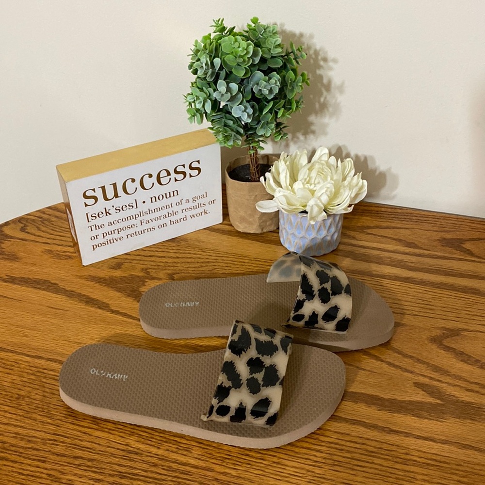 NWOT Old Navy Leopard Print Sandals